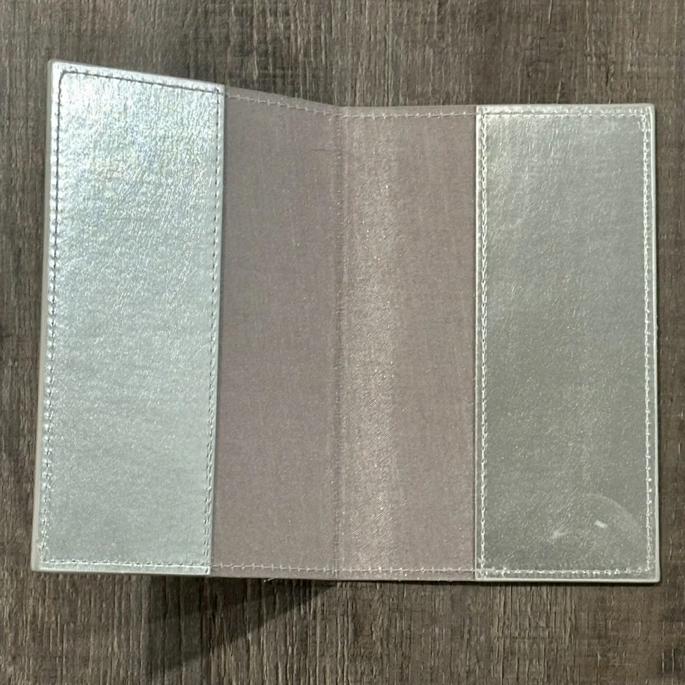 💞 Silver Passport Holder